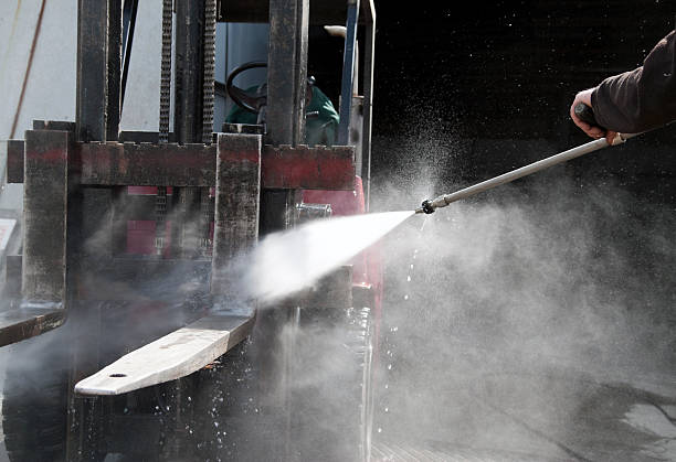 Best Concrete Pressure Washing  in Fresno, CA